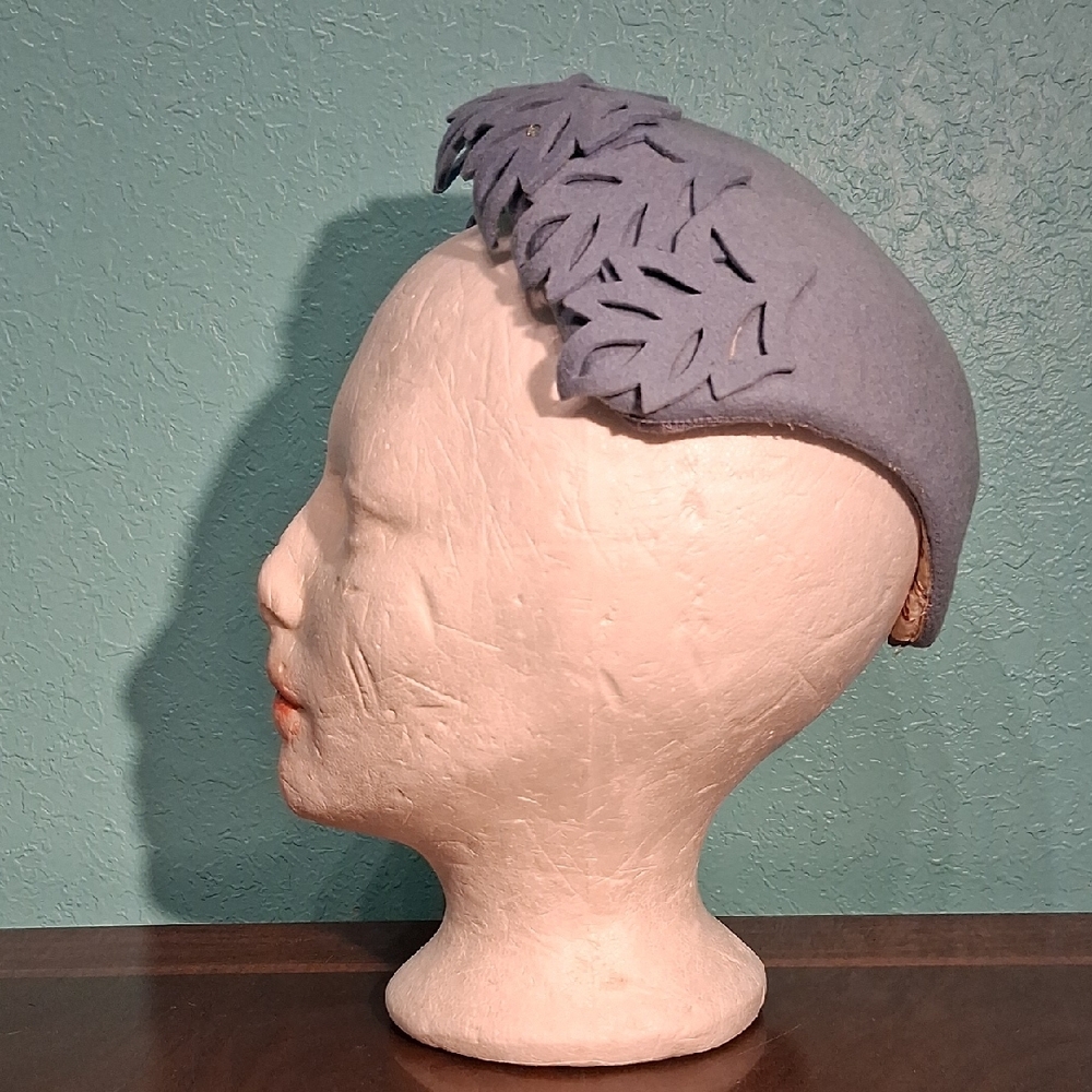 Vintage Evelyn Blue Leaf Design Felt Hat 3856